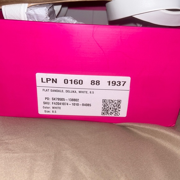 White sandals - Picture 3 of 4